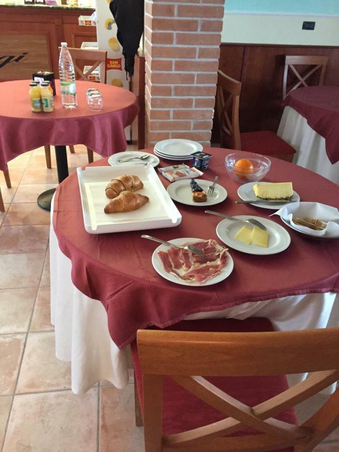 Albergo "Da Gigi" Селано Экстерьер фото